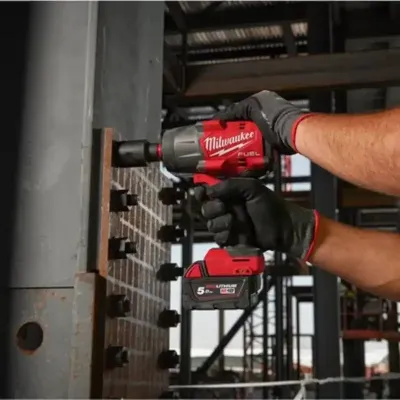 Klucz udarowy Milwaukee M18 FUEL 1/2” o wysokim momencie obrotowym z pierścieniem